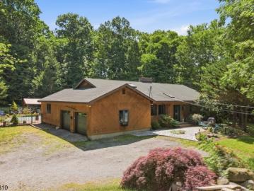 15 Lower North Shore Rd