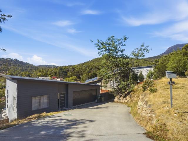 15 lowrie pl, glenorchy