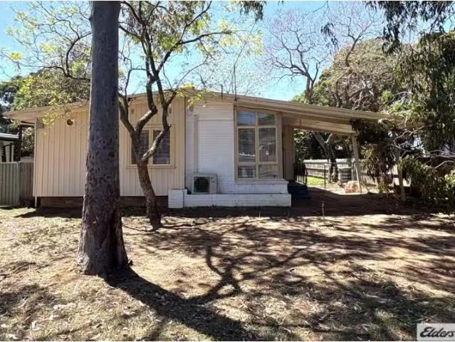 15 Manila Road, Lethbridge Park House for rent Listed by Dean.