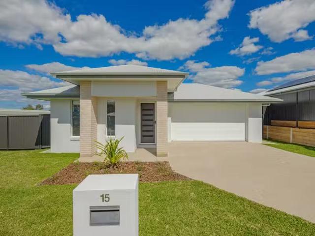 15 Maiden Crest, SOUTHSIDE, QLD 4570 House for Rent