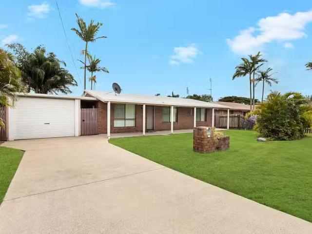 15 Matthew Drive, Urangan, QLD 4655