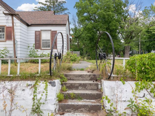 15 Mather Avenue