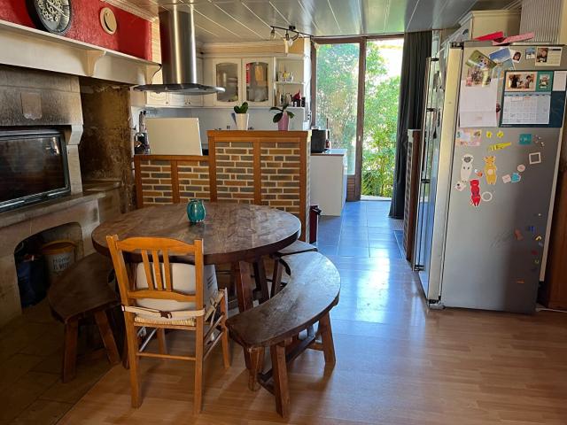 15 minutes de Figeac, maison en pierre avec possibilités de. 160m² Saint Félix