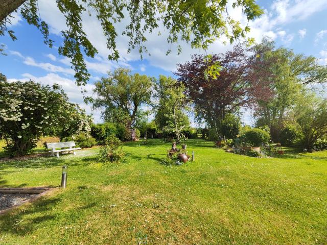 15 min de Carentan et d'Isigny sur Mer, belle propriété avec maison de 200 m² hab et 3.54 ha de terrain