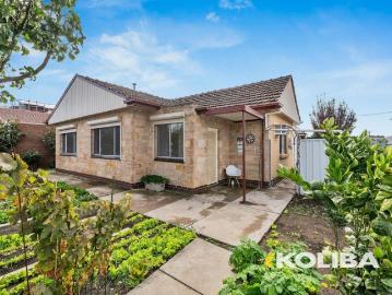 15 Min Walk To Semaphore Beach! Renovated 2 3 Bedroom Gem!