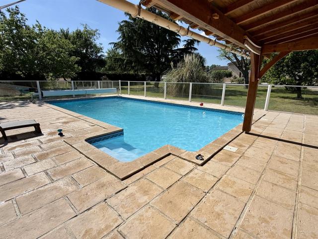 15 min Villeneuve sur lot Longère en pierre avec piscine e. 143m² Saint Sylvestre sur Lot