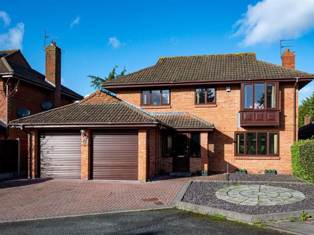 15 Midhurst Grove, Tettenhall 4 bed detached house to rent £2,600 pcm £600 pw