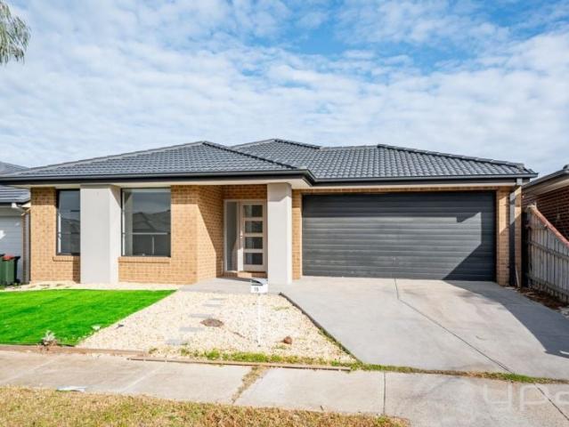 15 Midland Grove, Werribee
