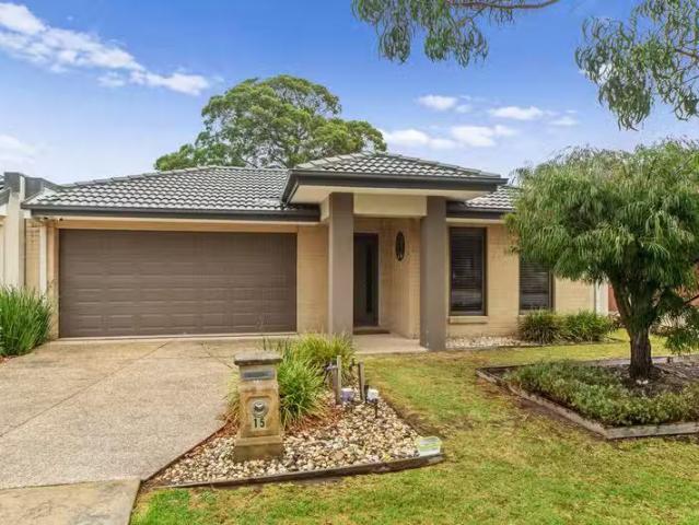15 Normanby Chase, Sandhurst, VIC 3977 House for Rent