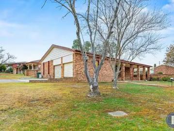 15 Normoyle Crescent, Young, NSW 2594