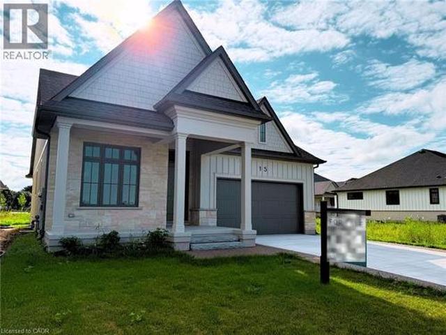 15 Oakley Drive, Niagara On The Lake, ON, L0S 1J0 house for sale | Listing ID 40858 | Royal LePage
