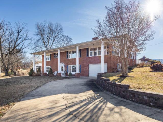 15 Painter St, Luray, VA 22835 | MLS #672582