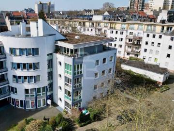 15 Parteienhaus mit Aufzug & Tiefgarage in Rennbahnnähe ?