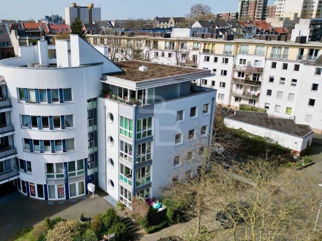 15 Parteienhaus mit Aufzug & Tiefgarage in Rennbahnnähe ?
