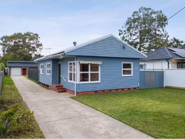 15 Parkland Avenue, Macquarie Fields House for rent Listed by.