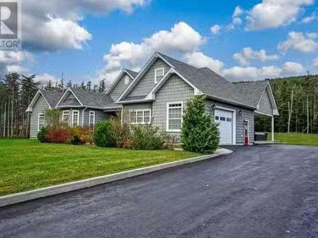 15 Pondside Road, Bristols Hope, NL, A1Y 0A7 house for sale.
