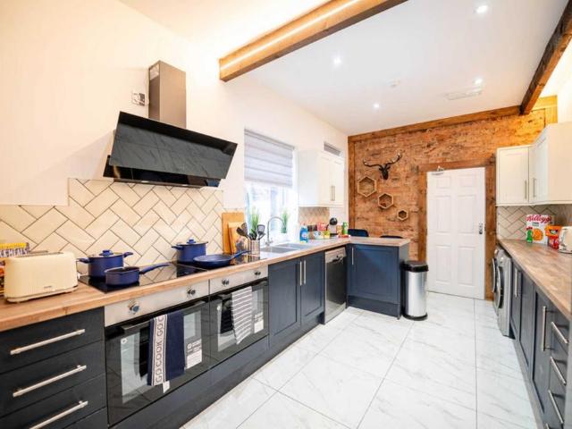 15 Pole Lane, Failsworth, M35 9PB, United Kingdom | Room for rent #135674062 | Rentberry