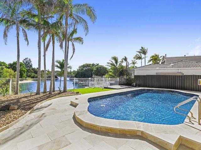 15 Rapallo Avenue, ISLE OF CAPRI, QLD 4217