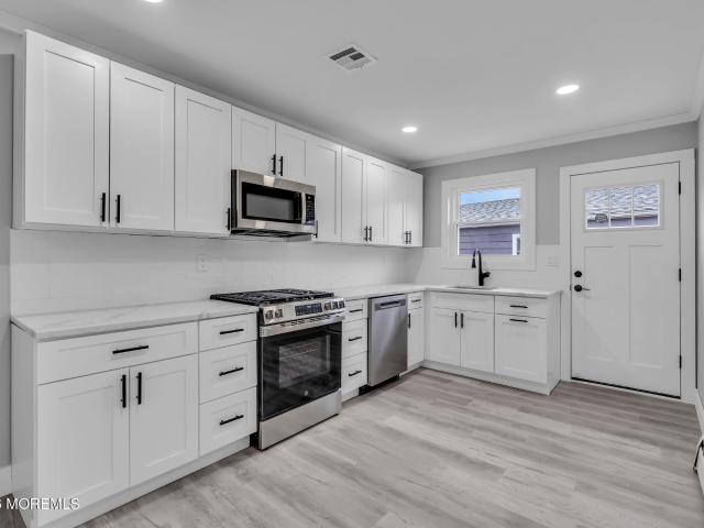 15 Roxton Pl, Toms River, NJ 08757 | MLS #22617