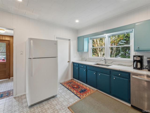 15 S Bay Avenue