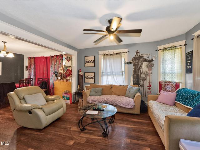 15 S Lansing Road