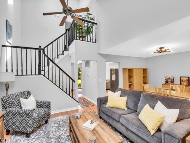 15 Saint Andrews Ln