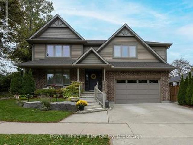 15 Sweetbriar Drive, Kitchener, ON, N2M 4S7 house for sale | Listing ID X13819 | Royal LePage