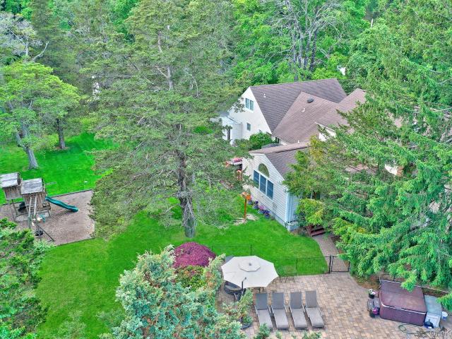 15 Stillwater Road