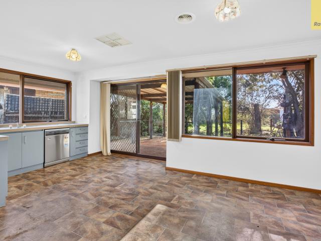 15 Sturt Road, Melton South
