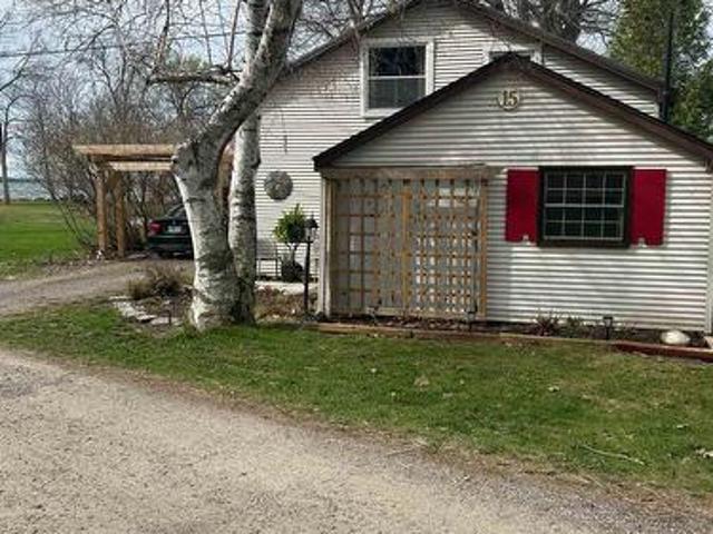15 Sturtivans Lane, Front Of Leeds & Seeleys Bay, ON, K7G 2V4 house for sale | Listing ID X12887 | Royal LePage