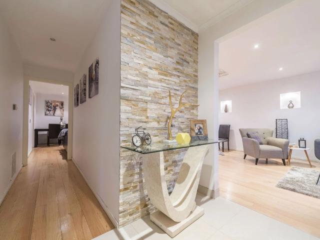15B Rokewood CrescentMeadow Heights VIC 3048, Australia