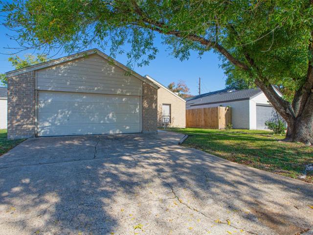 16042 Bear Hill Drive, Houston, US, TX