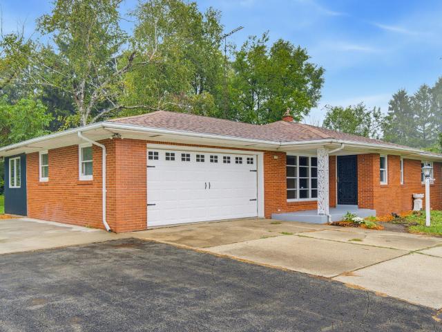 1604 N Green Bay Rd