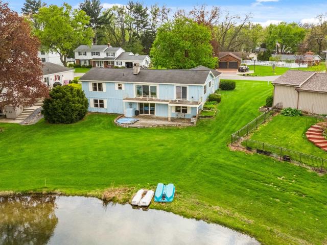 1604 East Lake Dr West