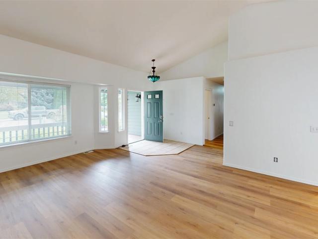 1605 N Bluegrass Lane