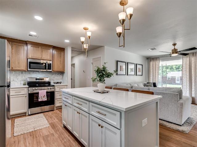 1605 Rowena Lane