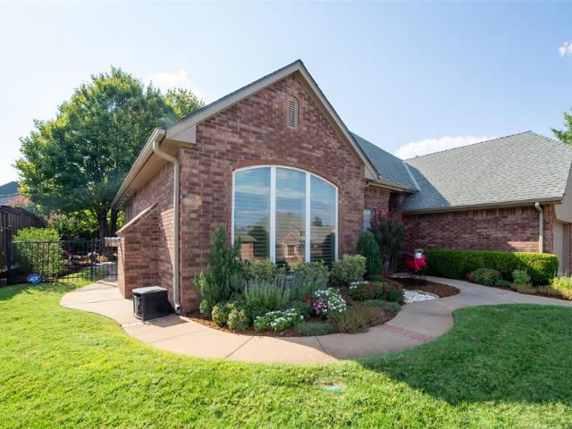 1605 Vandivort Place