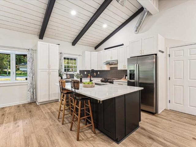 1606 E Nancy Creek Drive