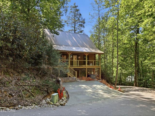 1607 Mountain Shadow Way