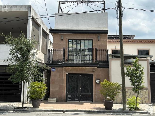 1607 Casa en Venta en el Centro de Escobedo NL