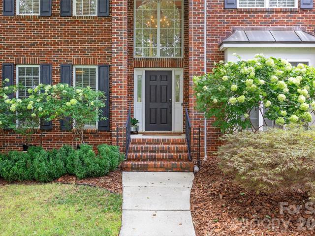 1607 Crestgate Drive