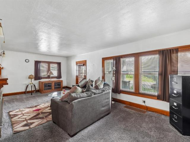 1607 E Walnut Street