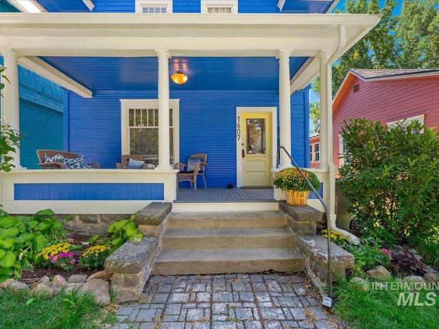 1607 W Resseguie