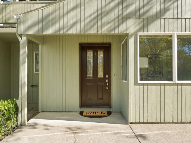 1608 nw rolling hill dr