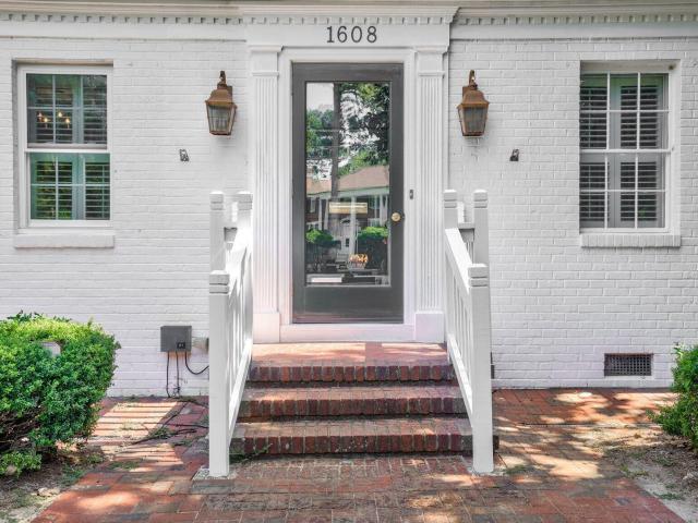 1608 Lafayette Avenue