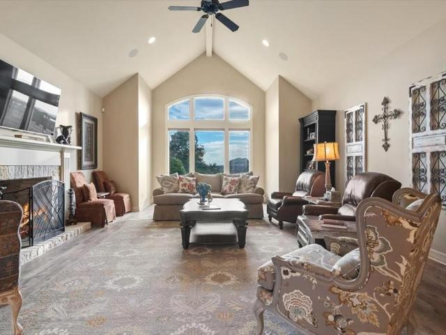 1608 Ridgewood Drive