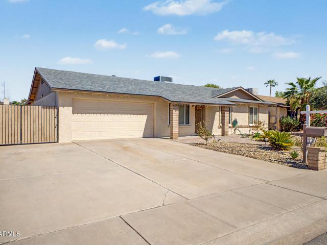 1608 w straford drive