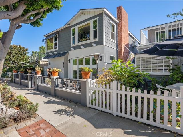 1609 E Balboa Boulevard