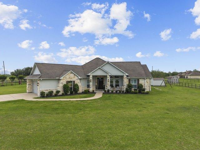 16003 Three Oaks Blvd, Santa Fe, TX 77517