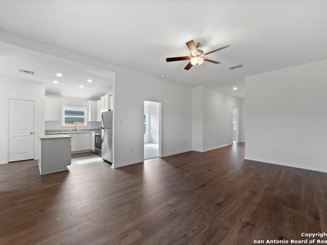 16004 Stratford Cove